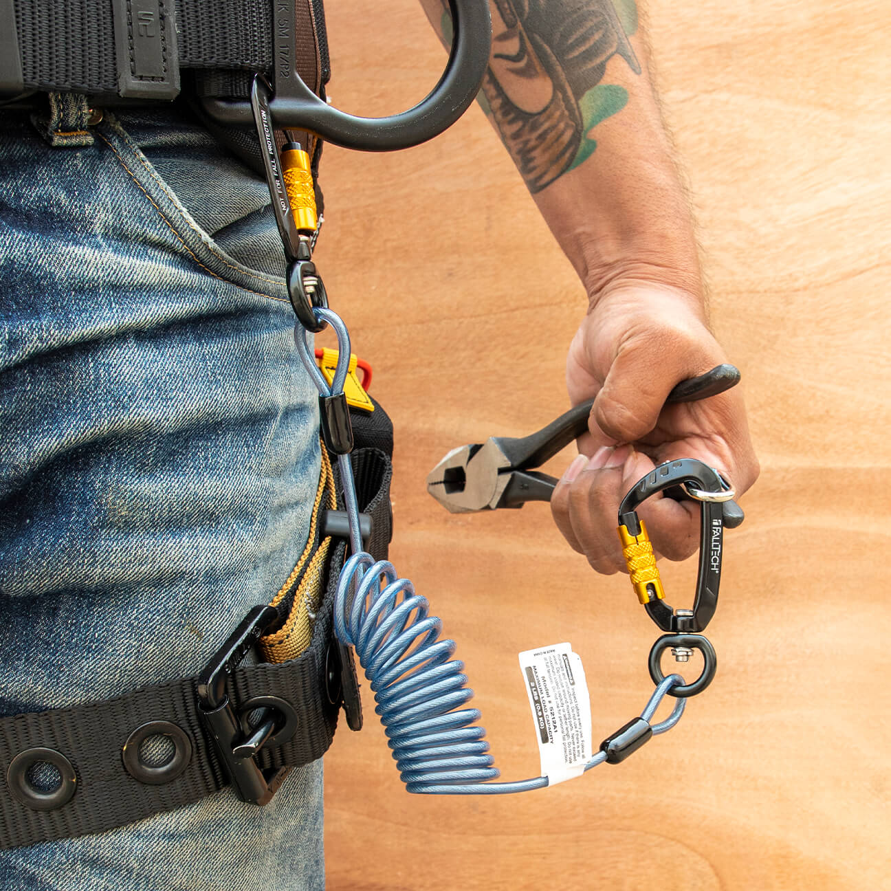 2 lb Premium Tool Tether with Stretch Coil Coated Wire and Dual Swivel Aluminum Carabiners - Image 3