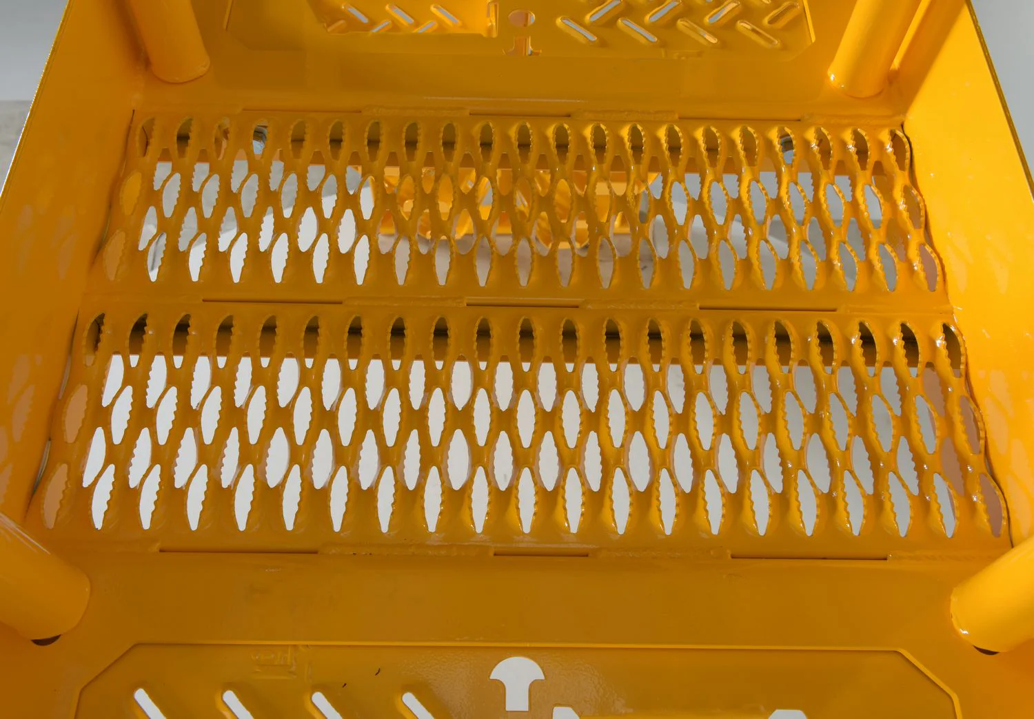 Vestil Manufacturing Corp Alternating Step Cross-Over Ladders - Image 6