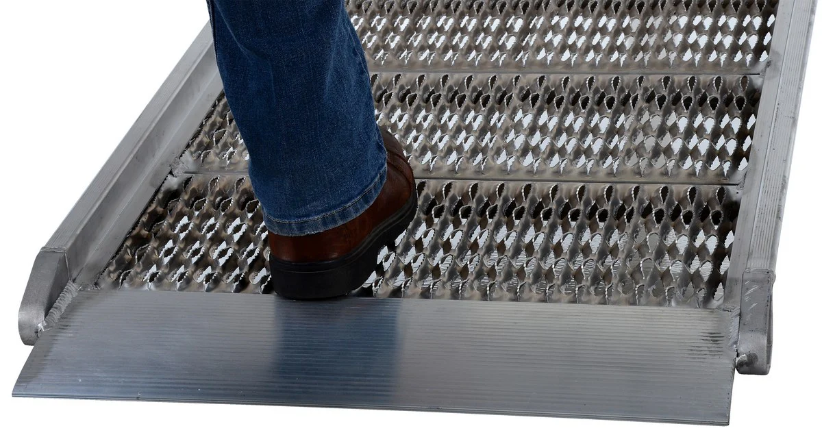 Vestil Manufacturing Corp Aluminum Grip-Strut Walk Ramps - Image 4