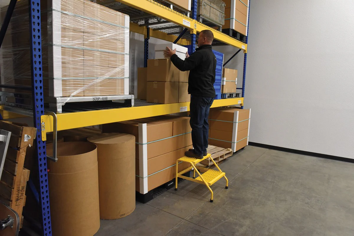 Vestil Manufacturing Corp Aluminum Step Stands - Image 5