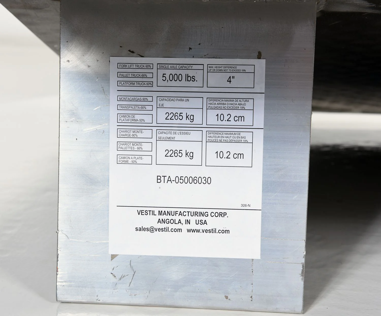 Vestil Manufacturing Corp Aluminum Truck Dockboards (Welded Aluminum Curbs) - Image 6