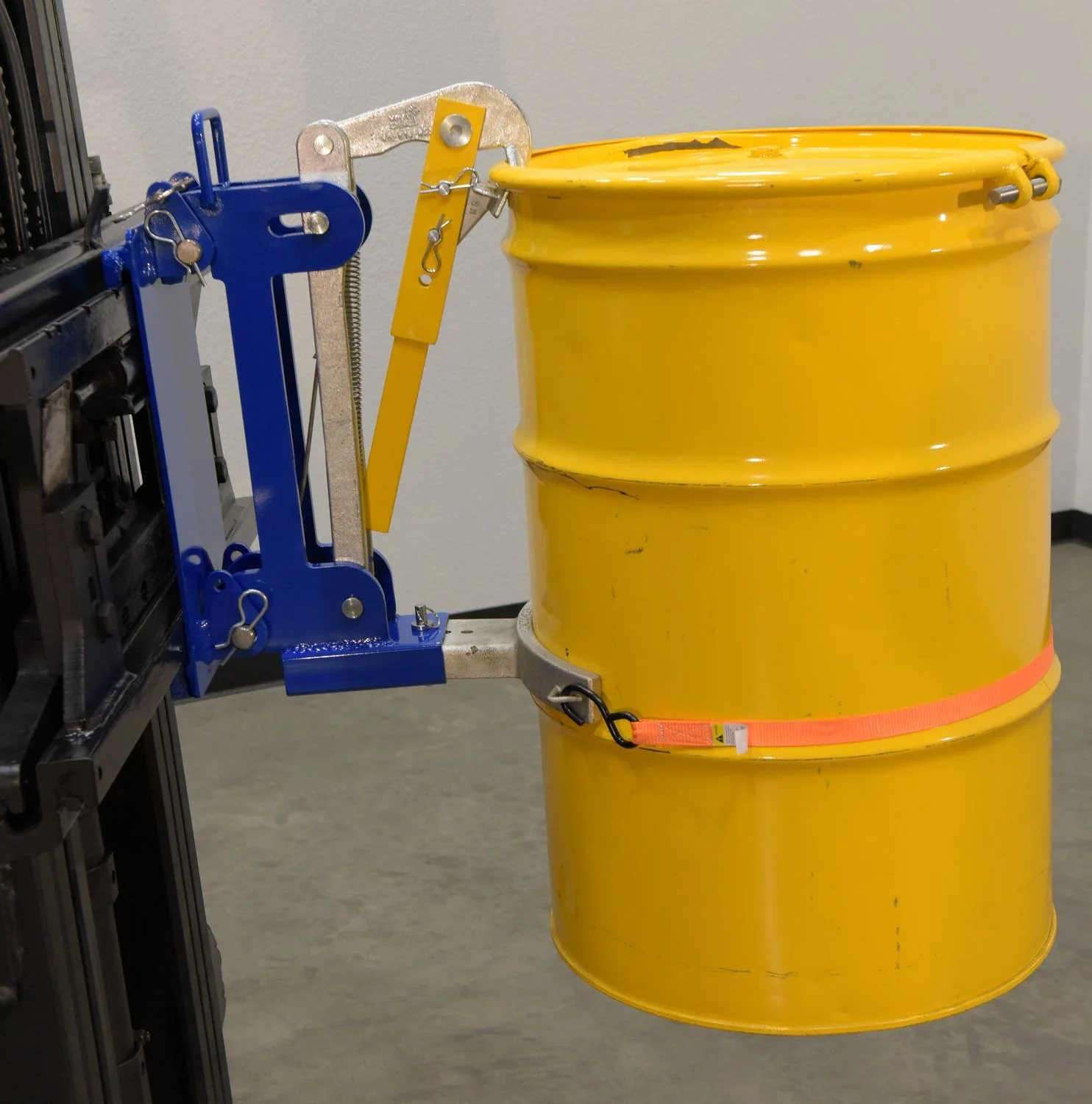 Vestil Manufacturing Corp Carriage-Mounted Drum Lifter - Image 7