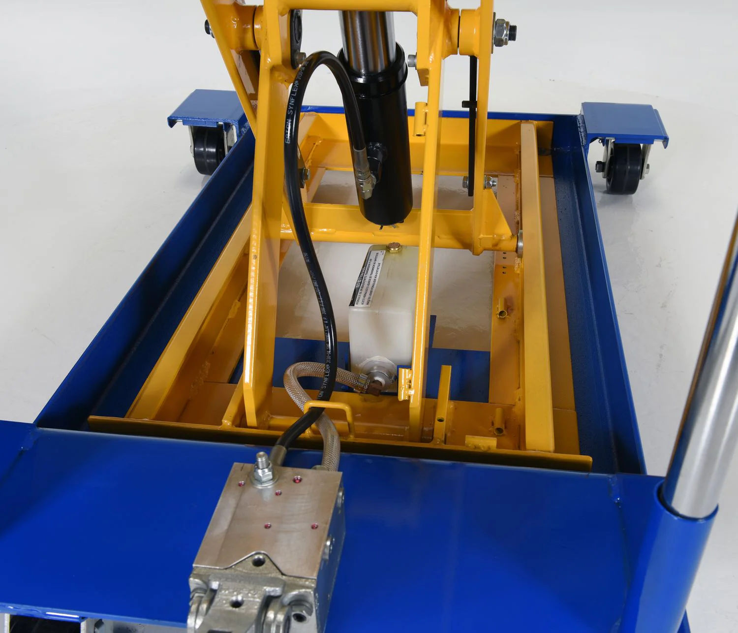Vestil Manufacturing Corp DC Powered and Manual Scissor Carts - Image 6