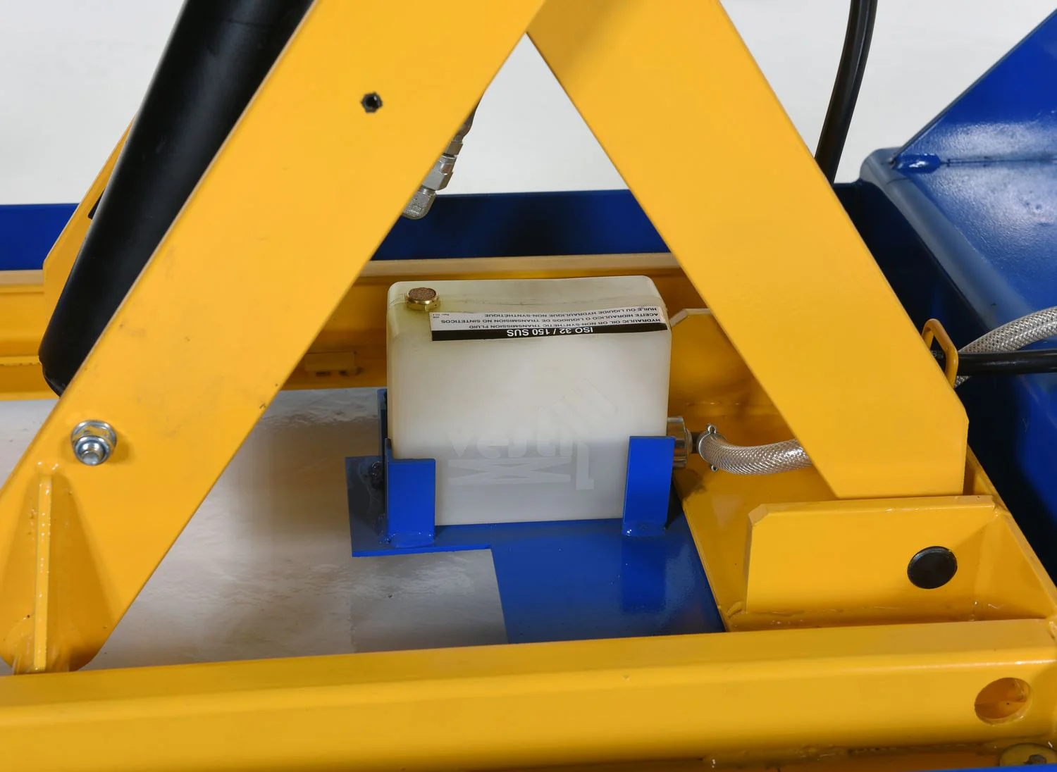 Vestil Manufacturing Corp DC Powered and Manual Scissor Carts - Image 7