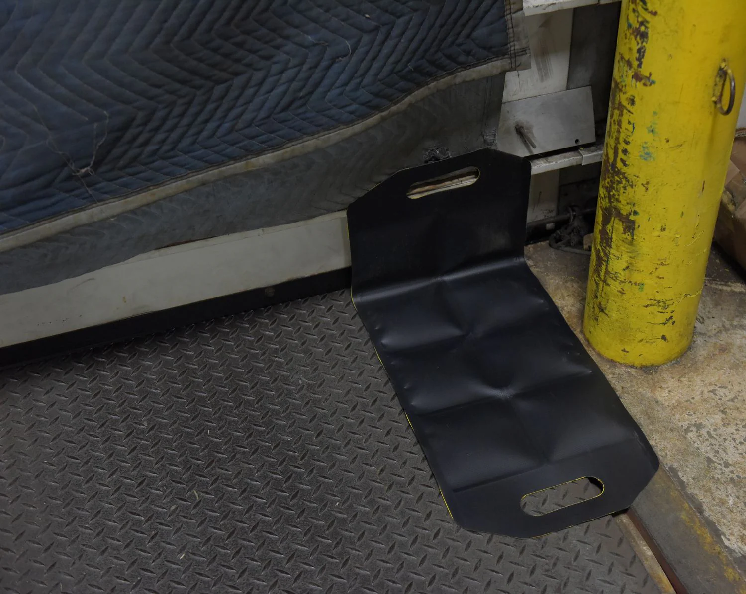 Vestil Manufacturing Corp Dock Draft Mats - Image 3