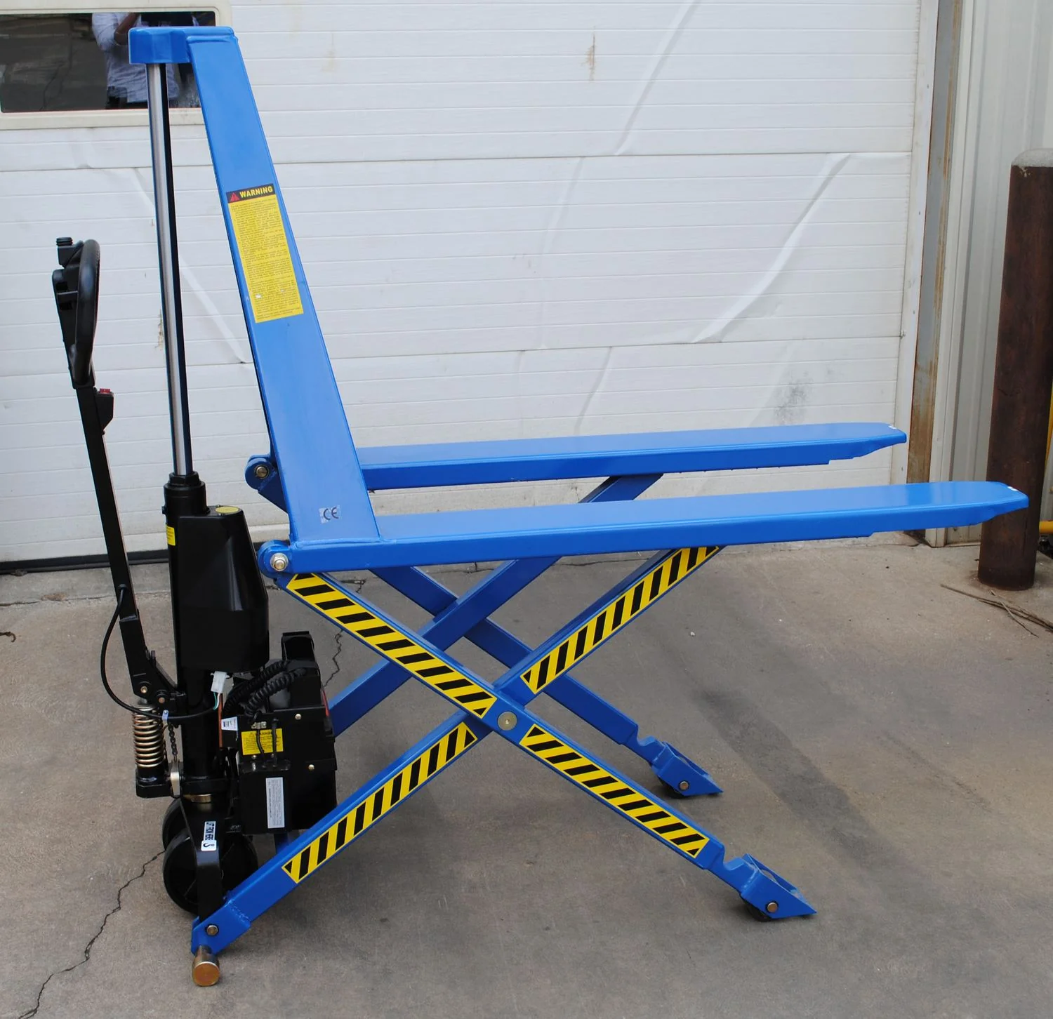 Vestil Manufacturing Corp Dual Power Tote Lifter - Image 3