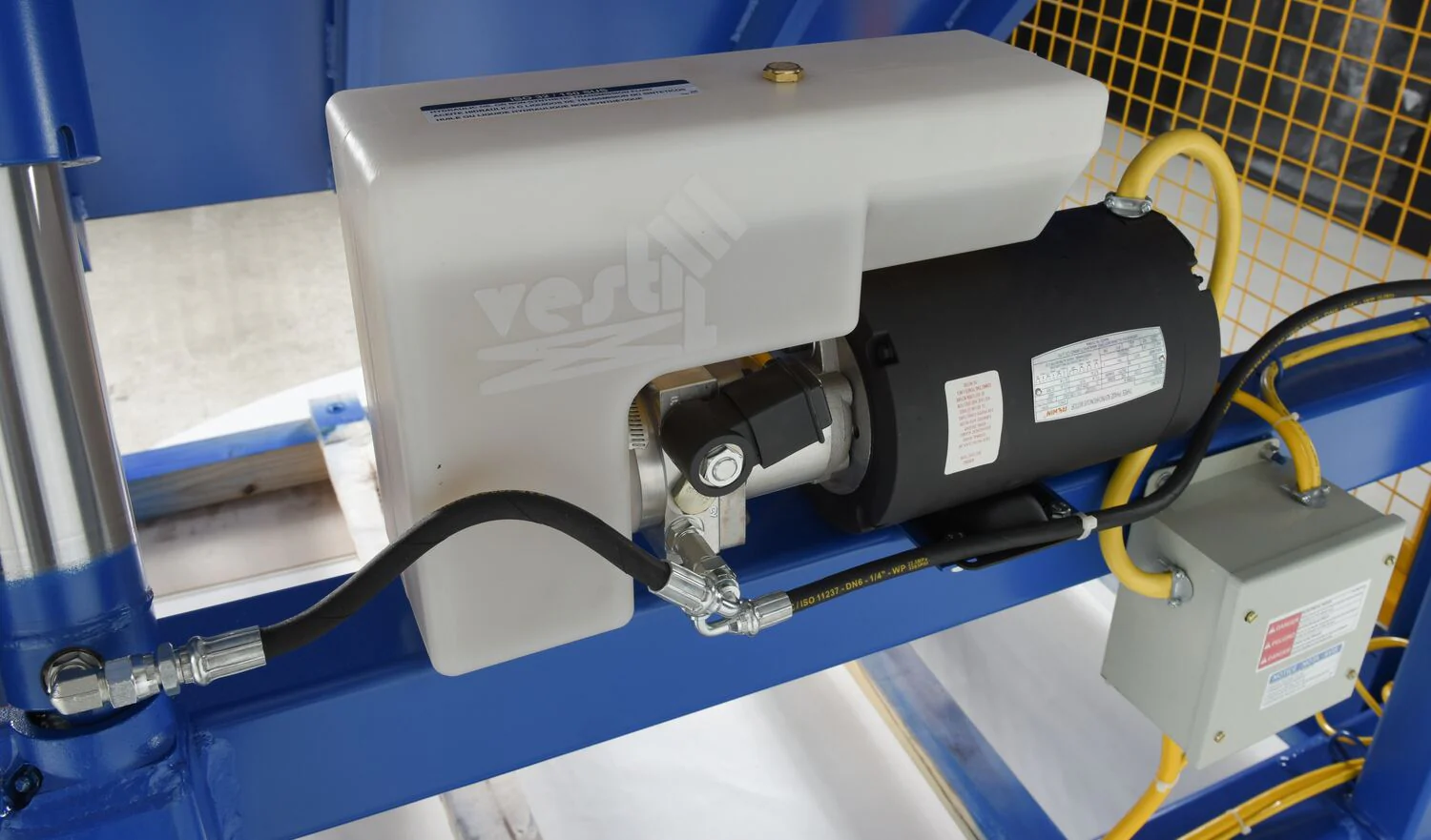 Vestil Manufacturing Corp Electric/Hydraulic Box Dumpers - Image 4