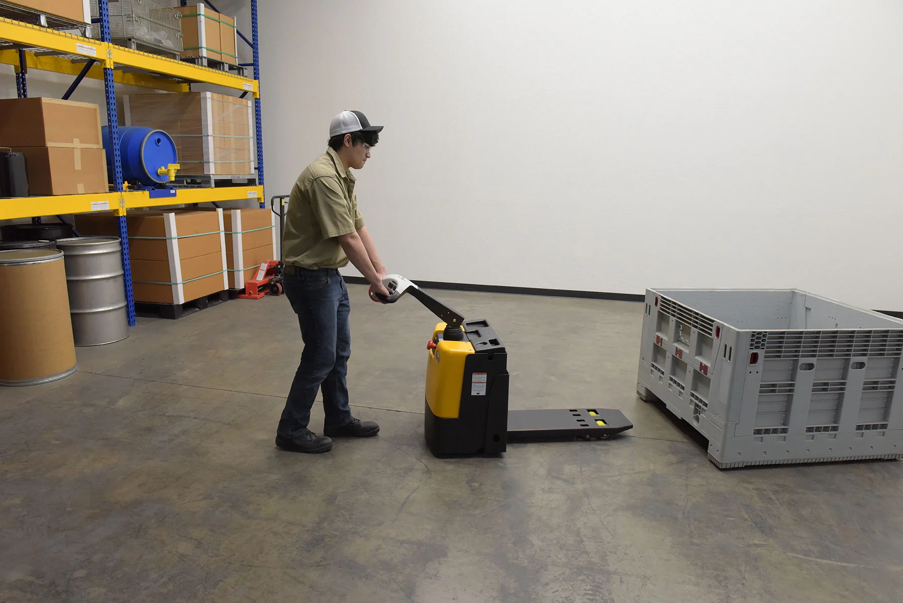 Vestil Manufacturing Corp Electric Pallet Truck with Single Fork - Image 8
