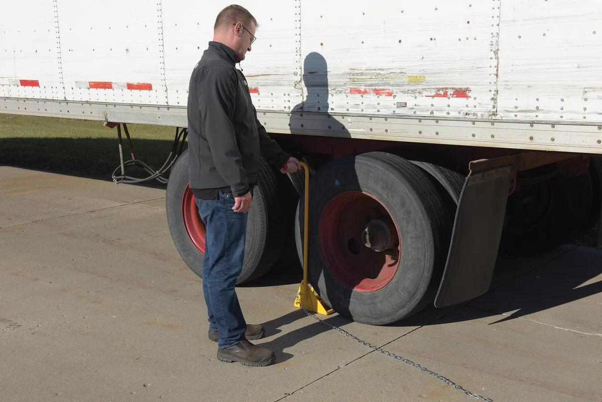 Vestil Manufacturing Corp Ergo-Handle Wheel Chocks - Image 4
