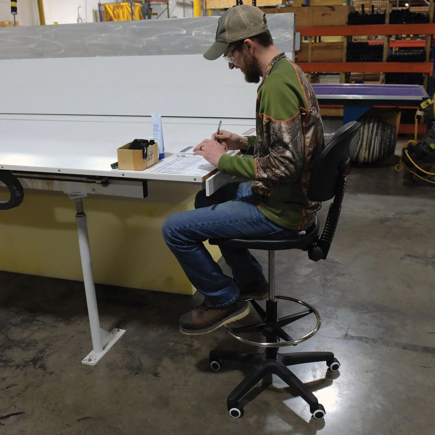 Vestil Manufacturing Corp Ergonomic Work Chair and Stool - Image 3