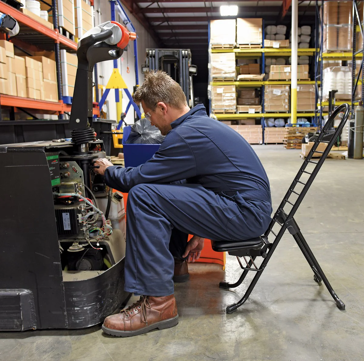 Vestil Manufacturing Corp Ergonomic Worker Seats - Image 5