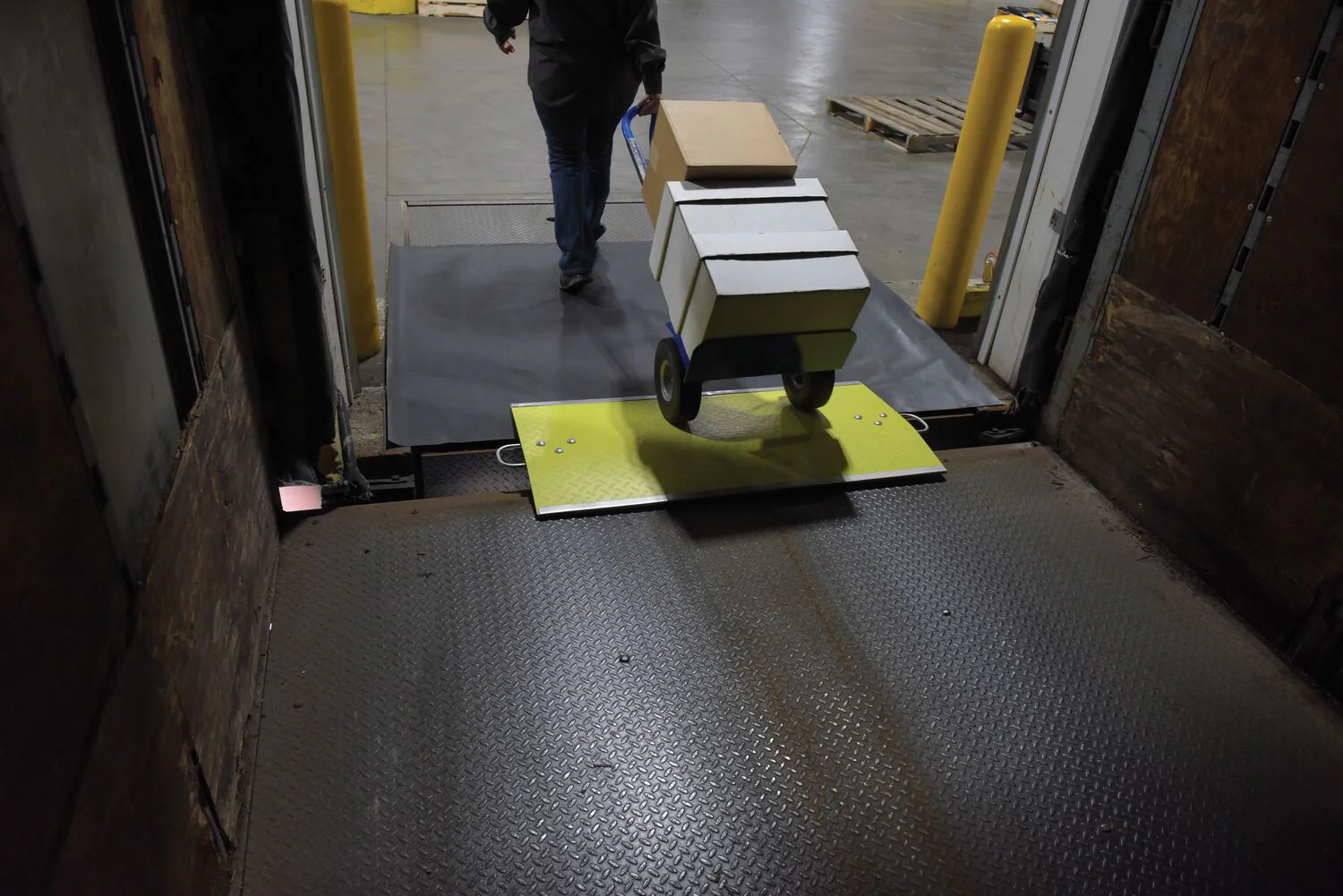 Vestil Manufacturing Corp Fiberglass Dockplate - Image 6