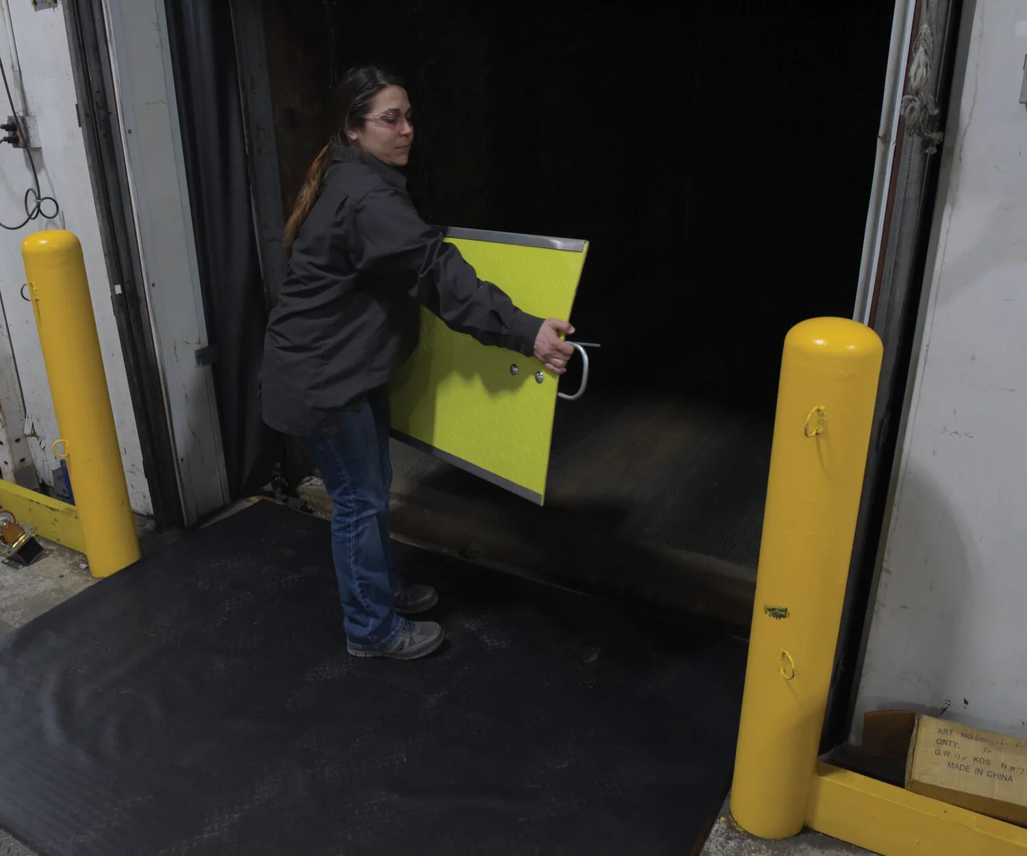 Vestil Manufacturing Corp Fiberglass Dockplate - Image 8