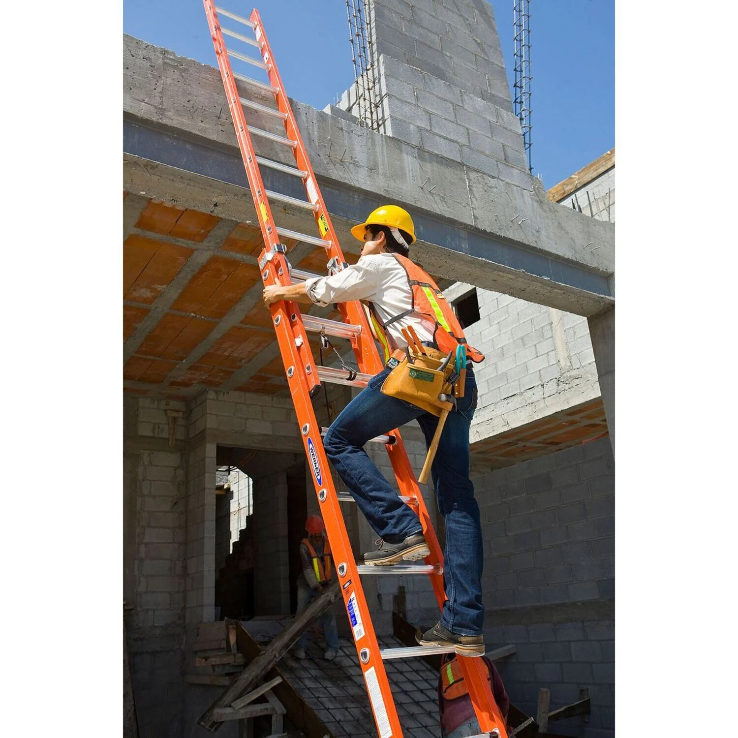 Vestil Manufacturing Corp Fiberglass Extension Ladders with Aluminum Rungs - Image 3