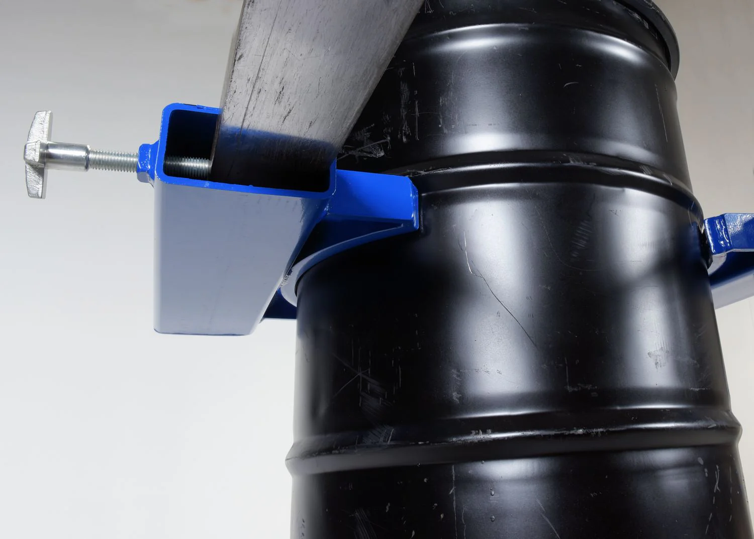Vestil Manufacturing Corp Fork Mounted Drum Grippers - Image 5