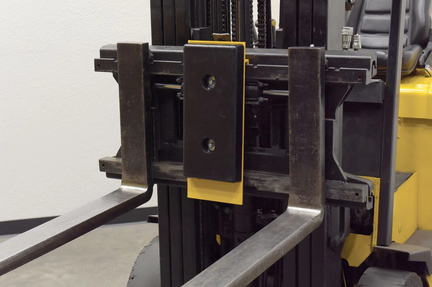 Vestil Manufacturing Corp Fork Truck Carriage Bumper - Image 6