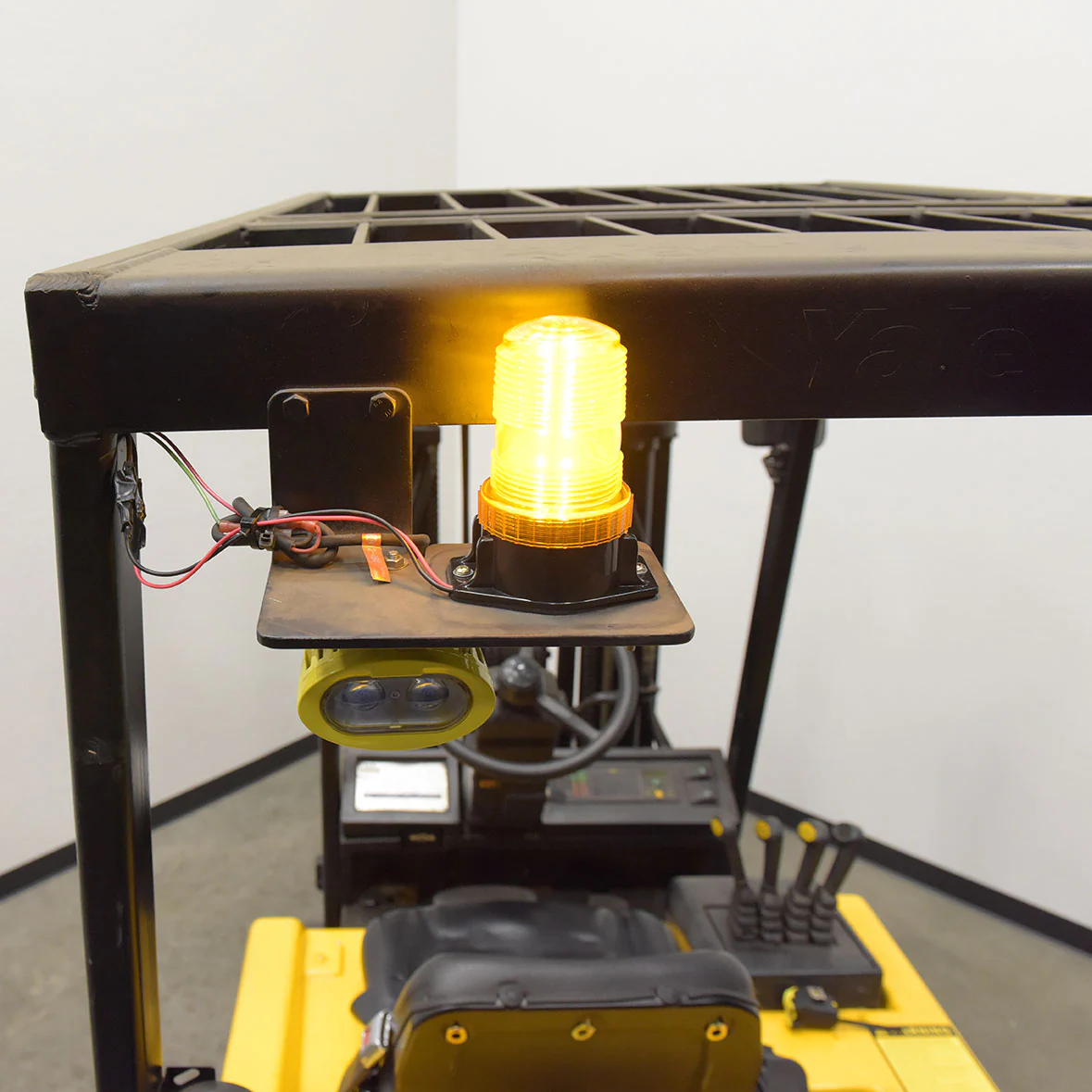 Vestil Manufacturing Corp Fork Truck Safety & Warning Light - Image 2
