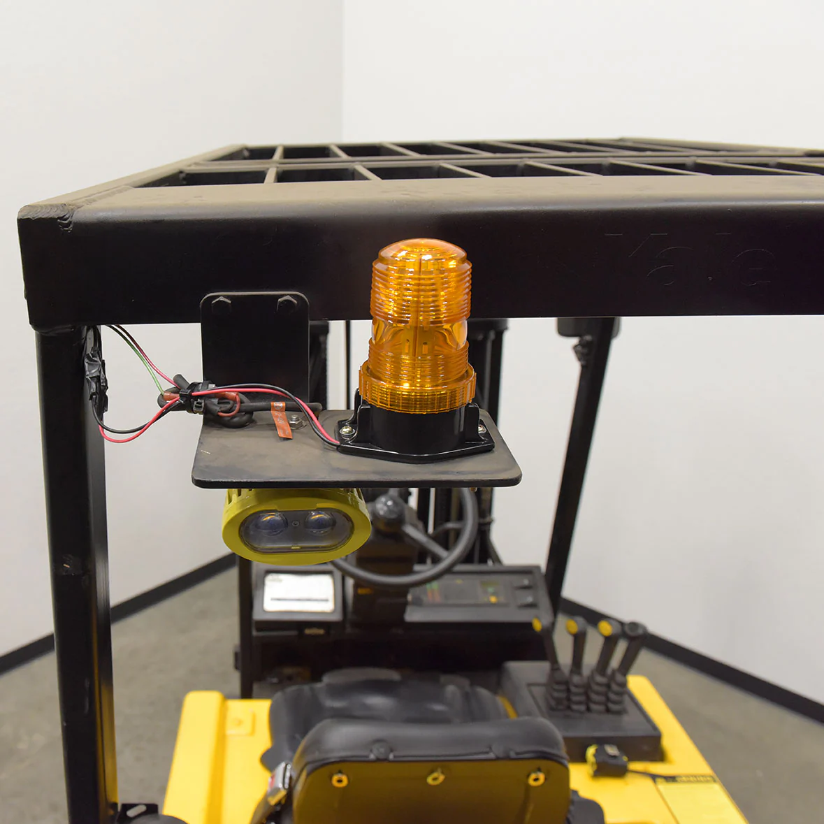 Vestil Manufacturing Corp Fork Truck Safety & Warning Light - Image 3