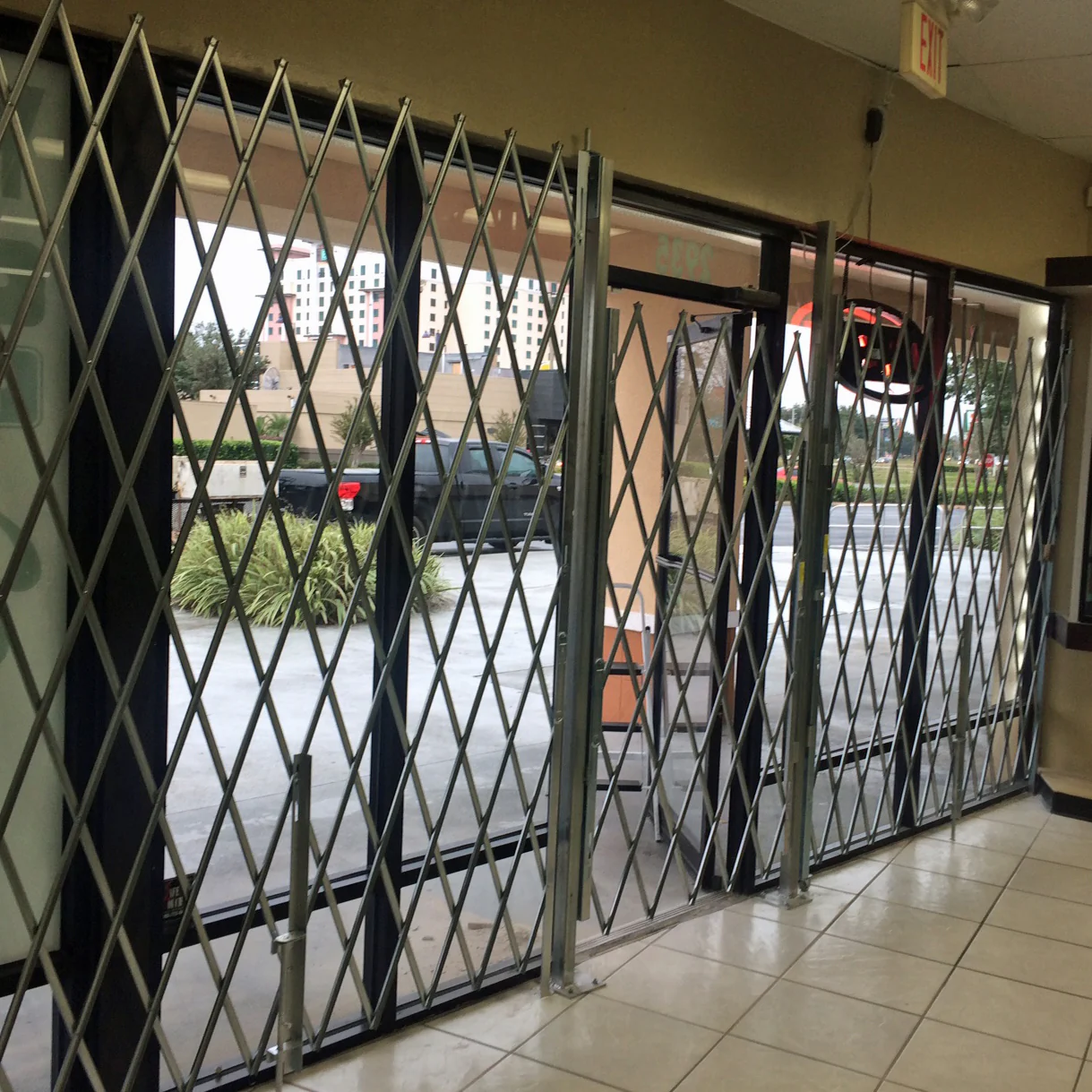 Vestil Manufacturing Corp Galvanized Door Scissor Gates - Image 3
