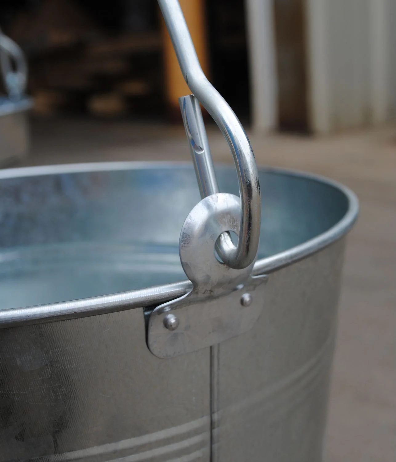 Vestil Manufacturing Corp Galvanized, Stainless Steel, & Bronze Buckets - Image 6