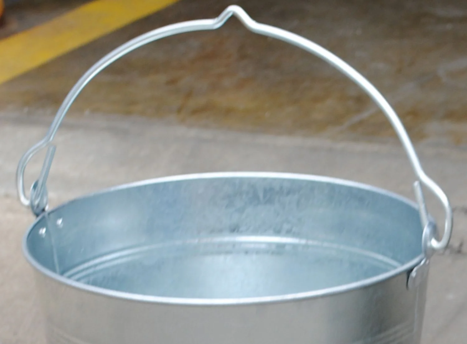 Vestil Manufacturing Corp Galvanized, Stainless Steel, & Bronze Buckets - Image 7