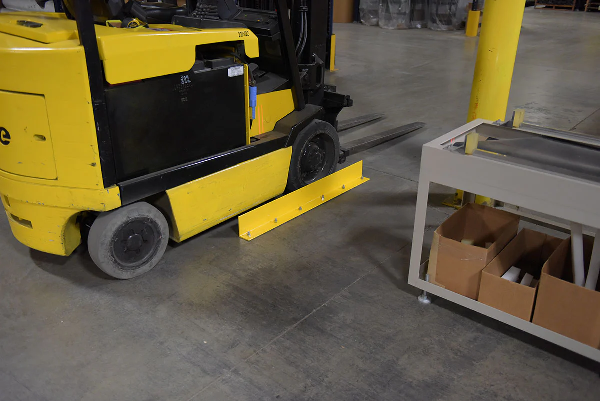 Vestil Manufacturing Corp Inline Safety Guard Floor Curb - Image 8