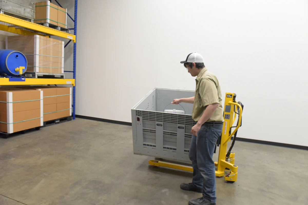 Vestil Manufacturing Corp Lift & Tilt High Lift Pallet Truck - Image 7