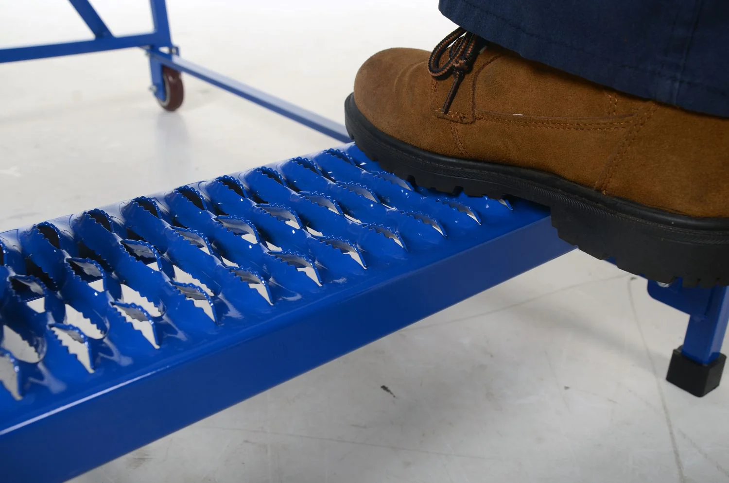 Vestil Manufacturing Corp Maintenance Ladders - Image 8