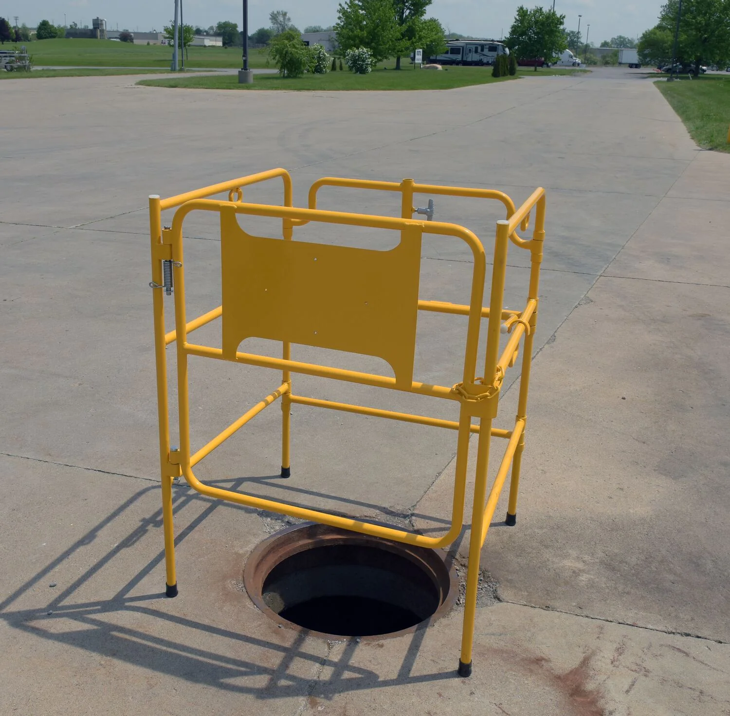 Vestil Manufacturing Corp Manhole Guard Rails - Image 6