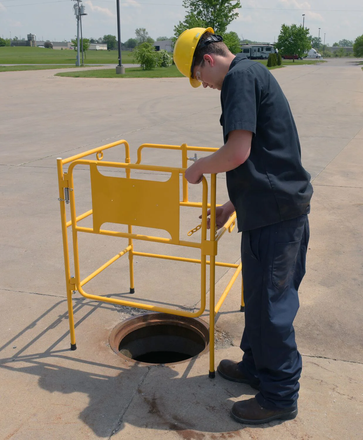 Vestil Manufacturing Corp Manhole Guard Rails - Image 7