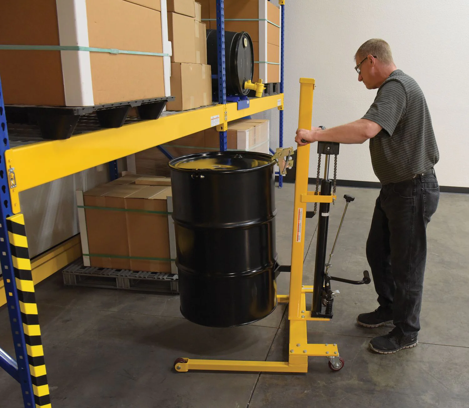 Vestil Manufacturing Corp Manual Low Profile Hydraulic Drum Truck - Image 4