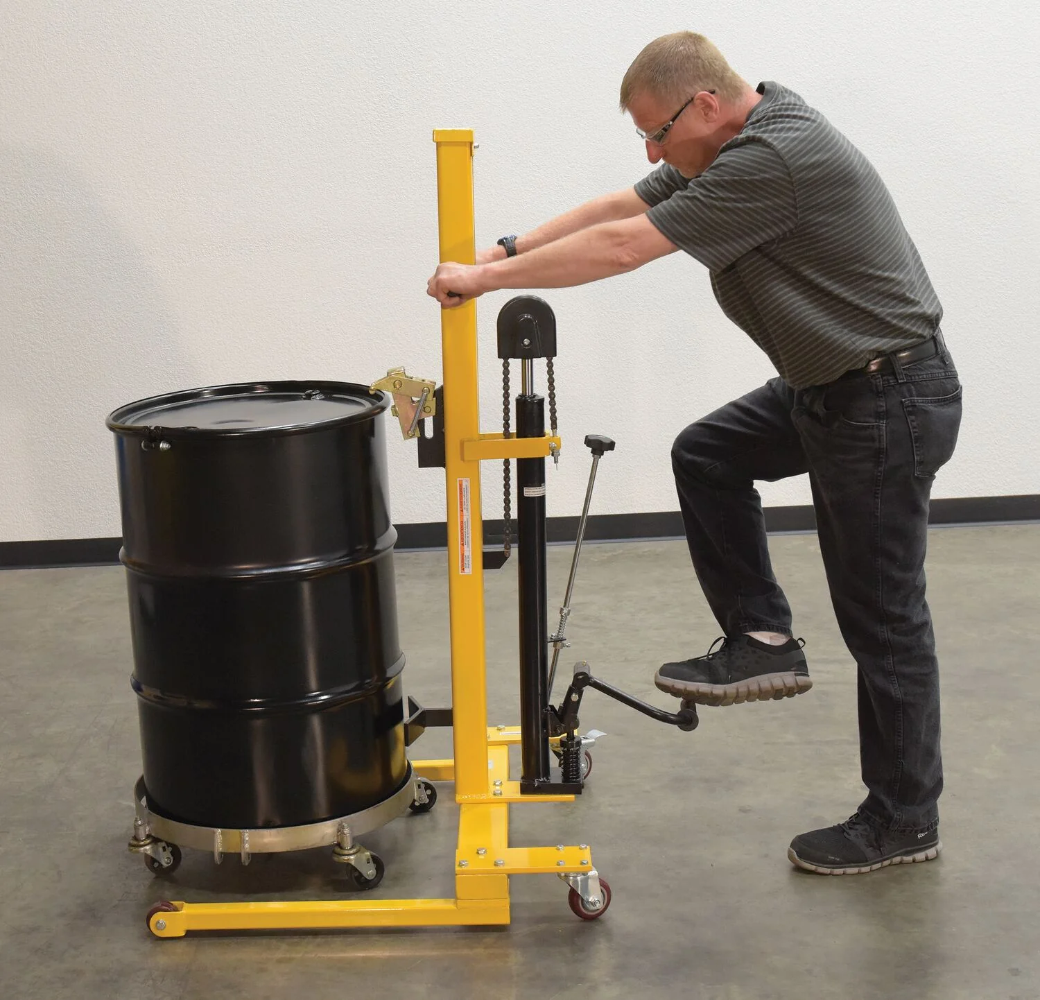 Vestil Manufacturing Corp Manual Low Profile Hydraulic Drum Truck - Image 6