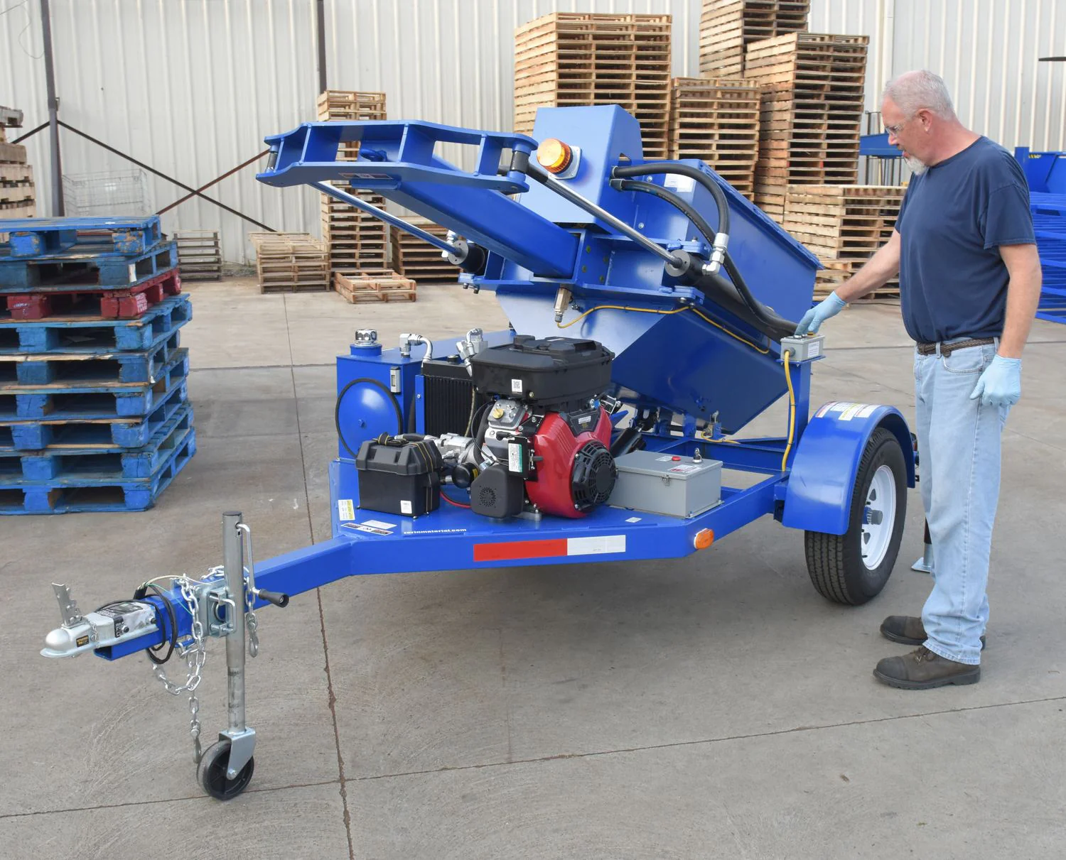 Vestil Manufacturing Corp Mobile Gasoline Powered Drum Crusher - Image 2