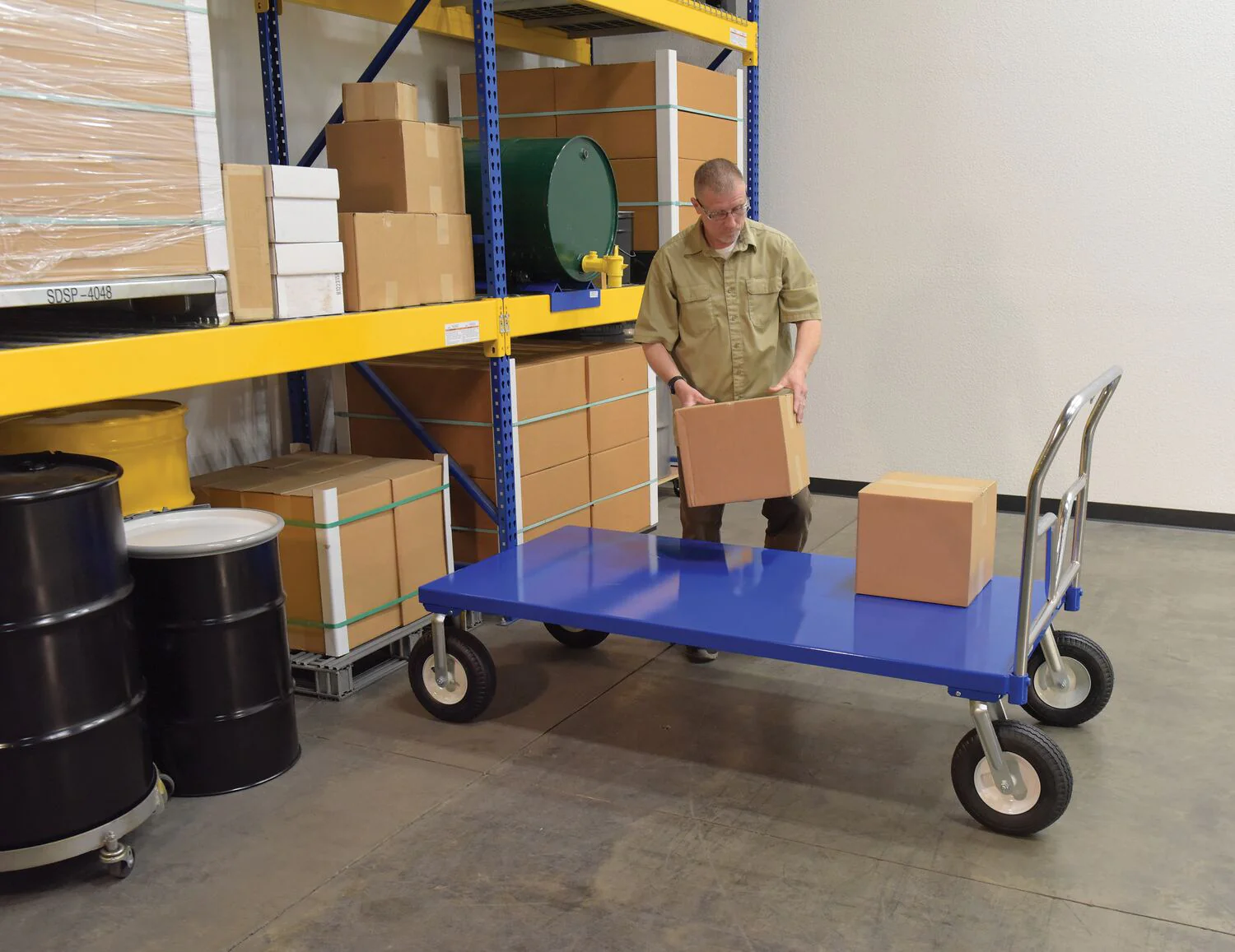 Vestil Manufacturing Corp Pneumatic Tire Steel Platform Trucks - Image 6
