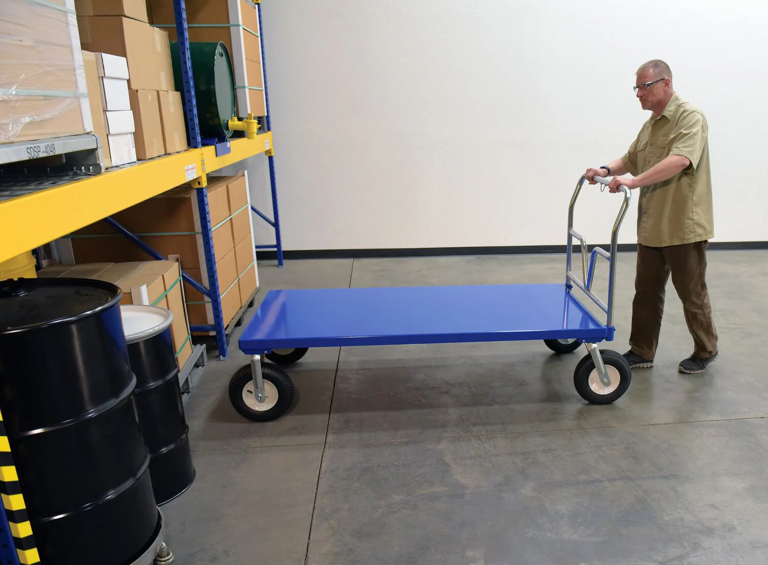 Vestil Manufacturing Corp Pneumatic Tire Steel Platform Trucks - Image 7