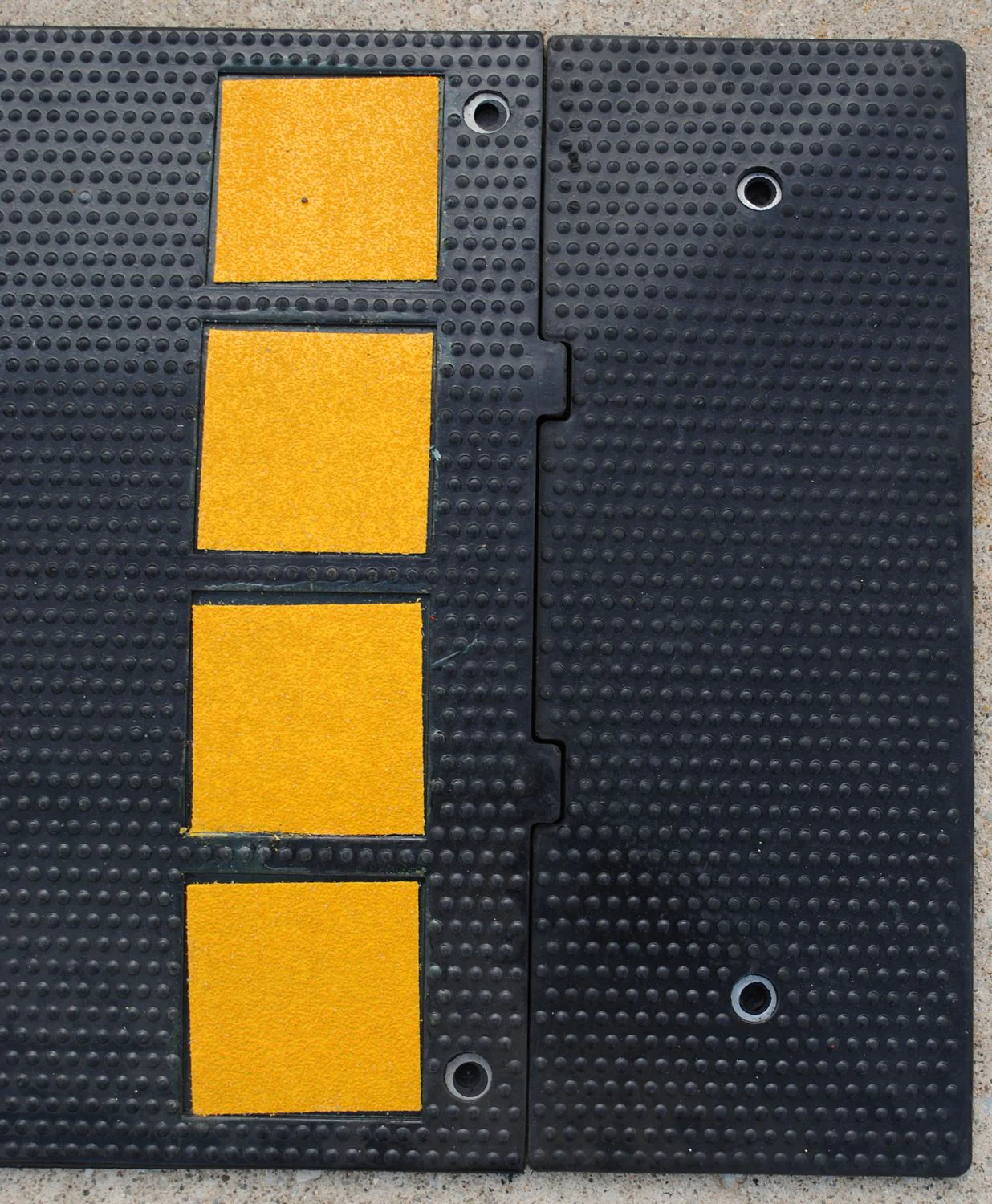 Vestil Manufacturing Corp Rubber Speed Humps - Image 4