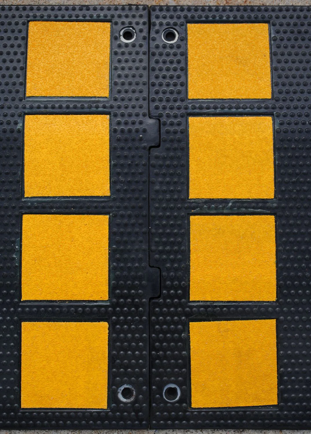 Vestil Manufacturing Corp Rubber Speed Humps - Image 5