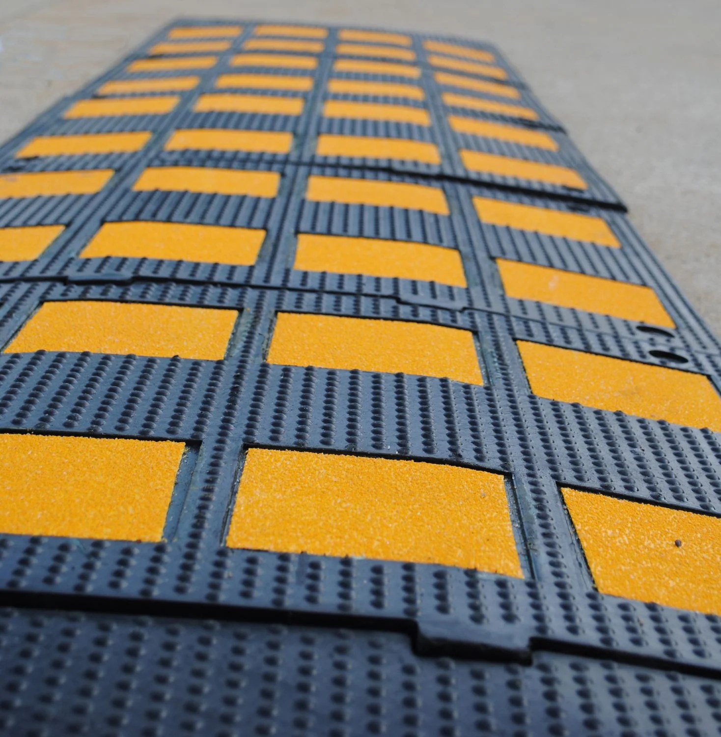 Vestil Manufacturing Corp Rubber Speed Humps - Image 6