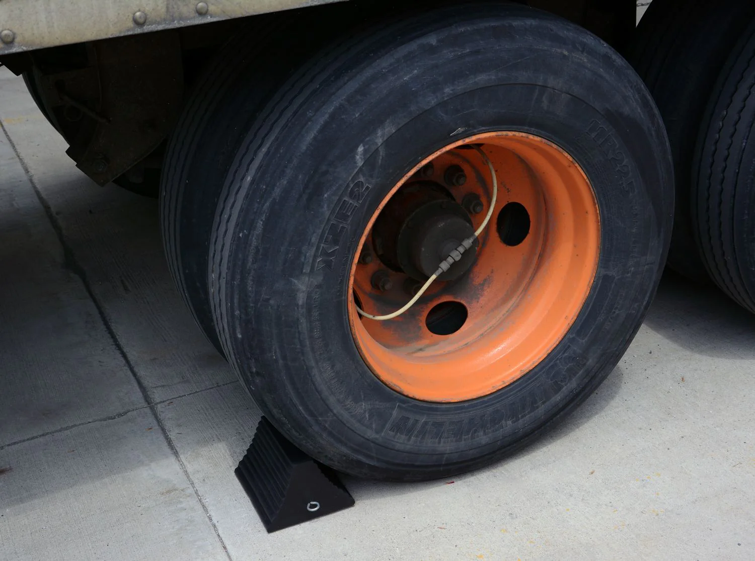 Vestil Manufacturing Corp Rubber Wheel Chocks - Image 5