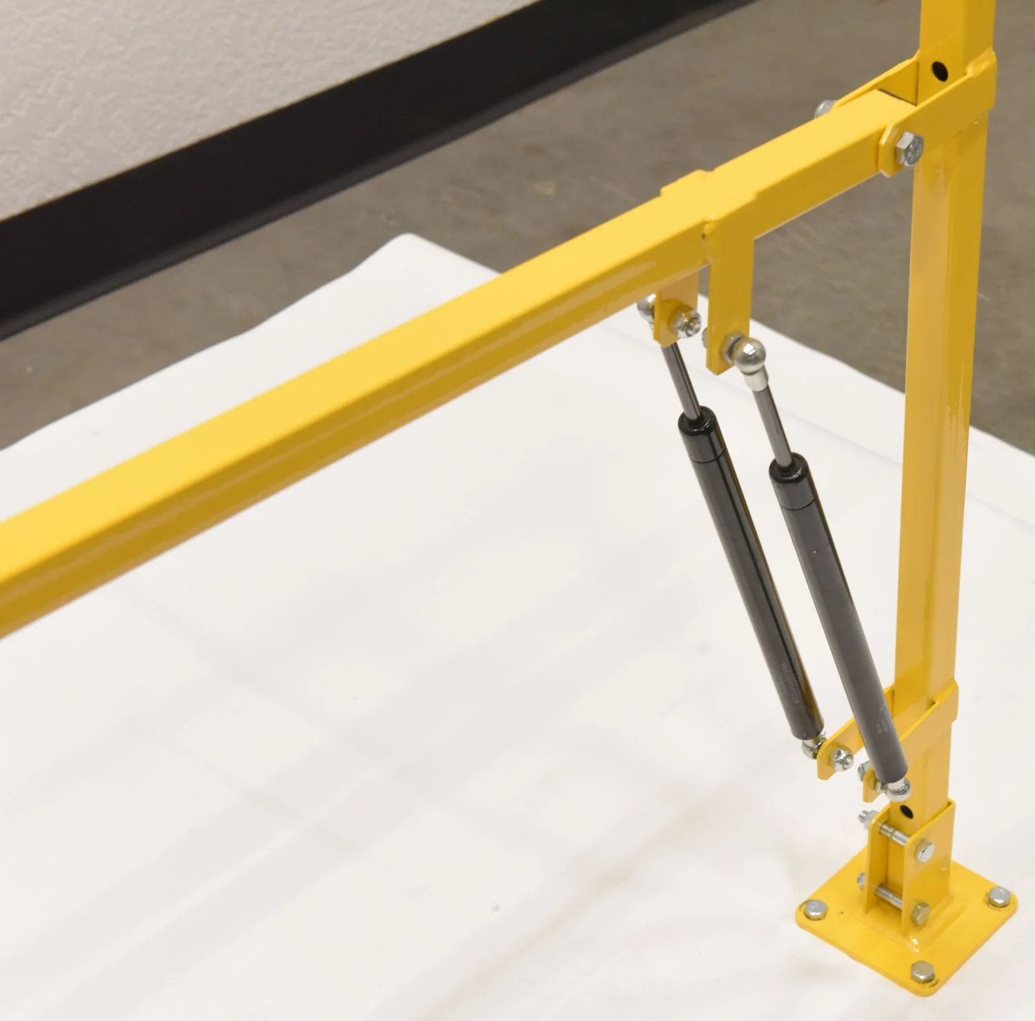 Vestil Manufacturing Corp Safety Lift Gates - Image 4