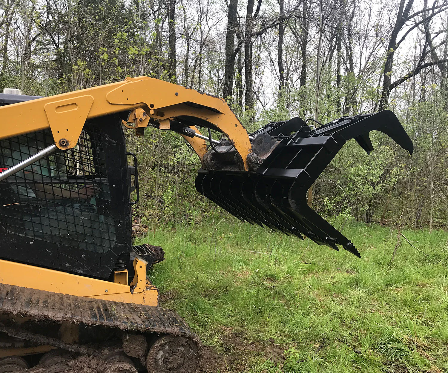 Vestil Manufacturing Corp Skid Steer Grab Buckets - Image 6