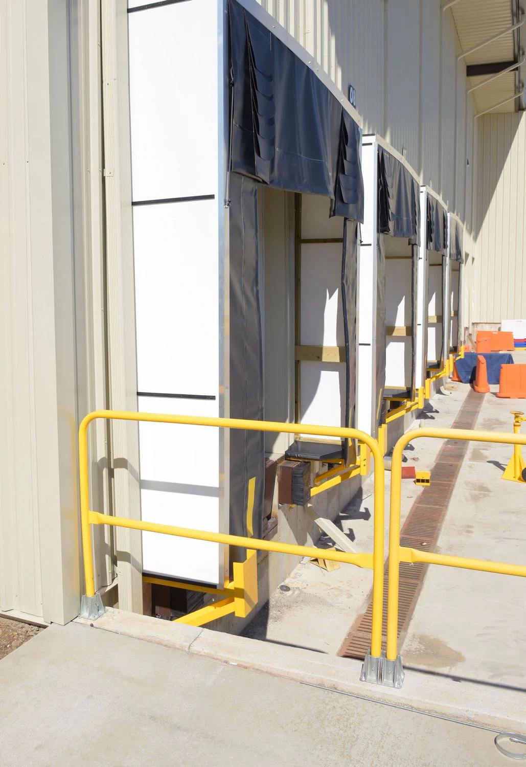 Vestil Manufacturing Corp Steel Safety Railings - Image 2