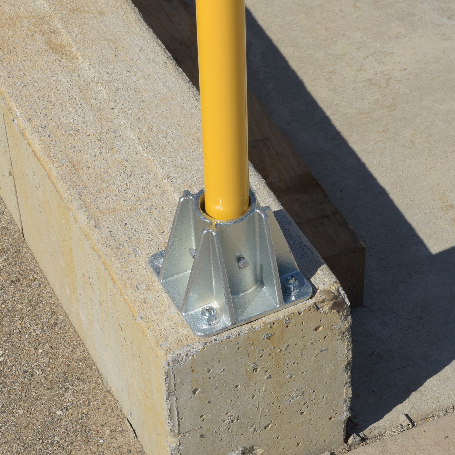 Vestil Manufacturing Corp Steel Safety Railings - Image 3