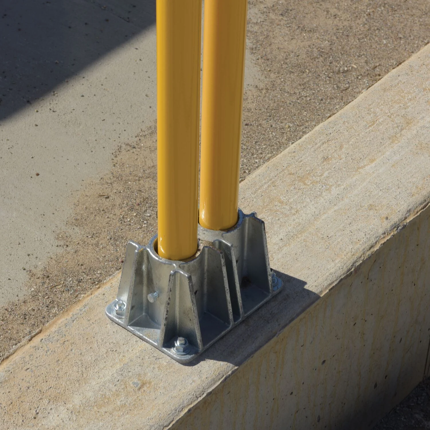 Vestil Manufacturing Corp Steel Safety Railings - Image 4
