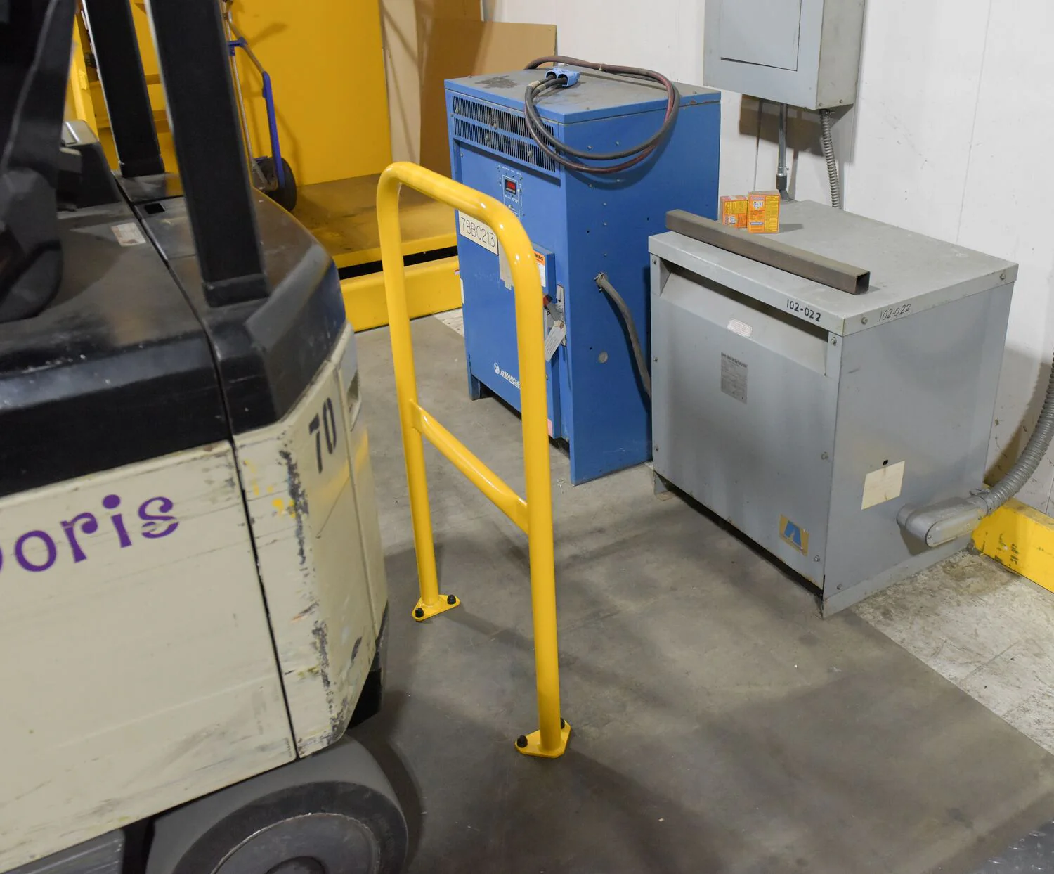 Vestil Manufacturing Corp Steel Safety Railings w/ Welded Baseplate - Image 8