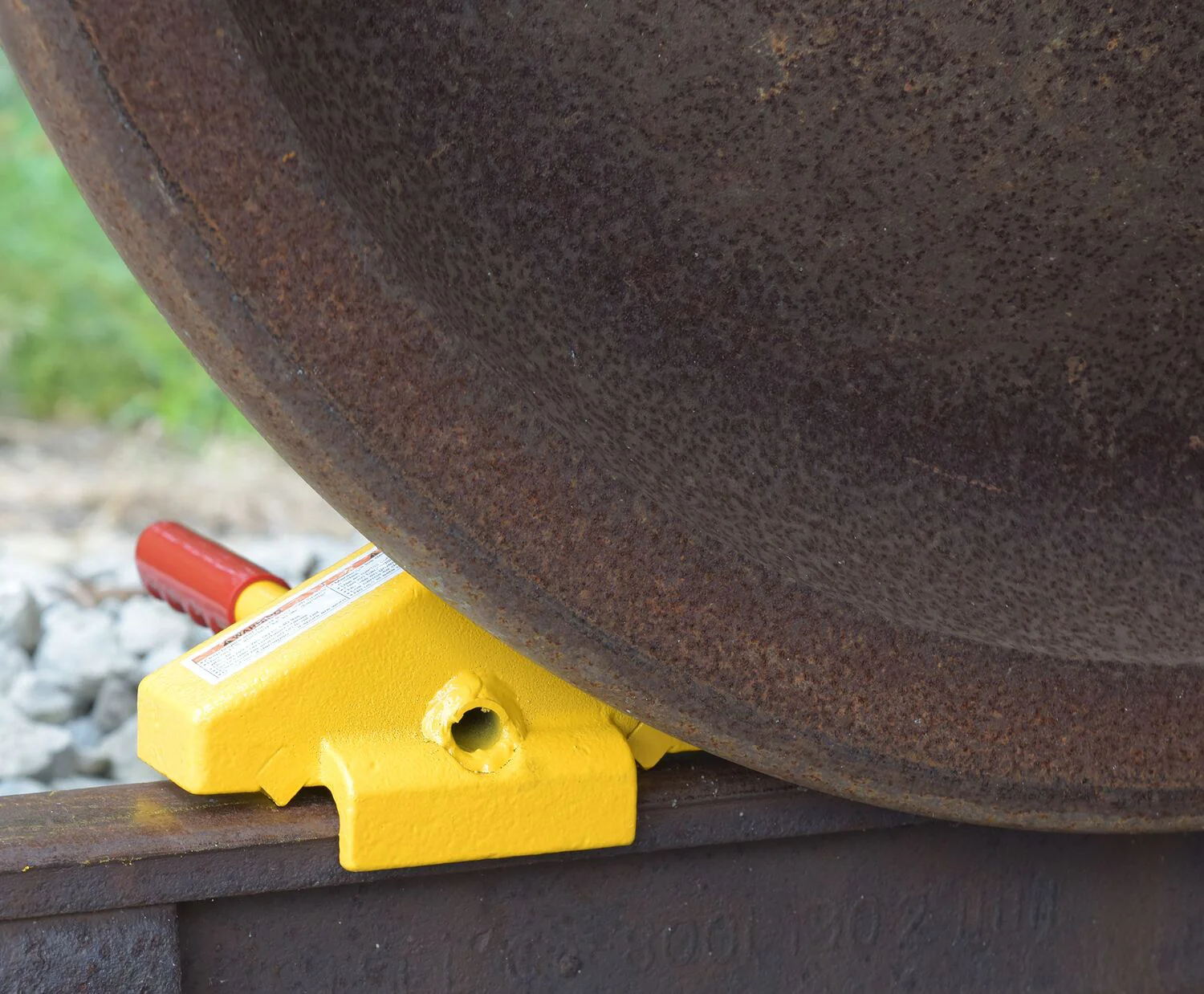 Vestil Manufacturing Corp Universal Steel Rail Chocks - Image 6