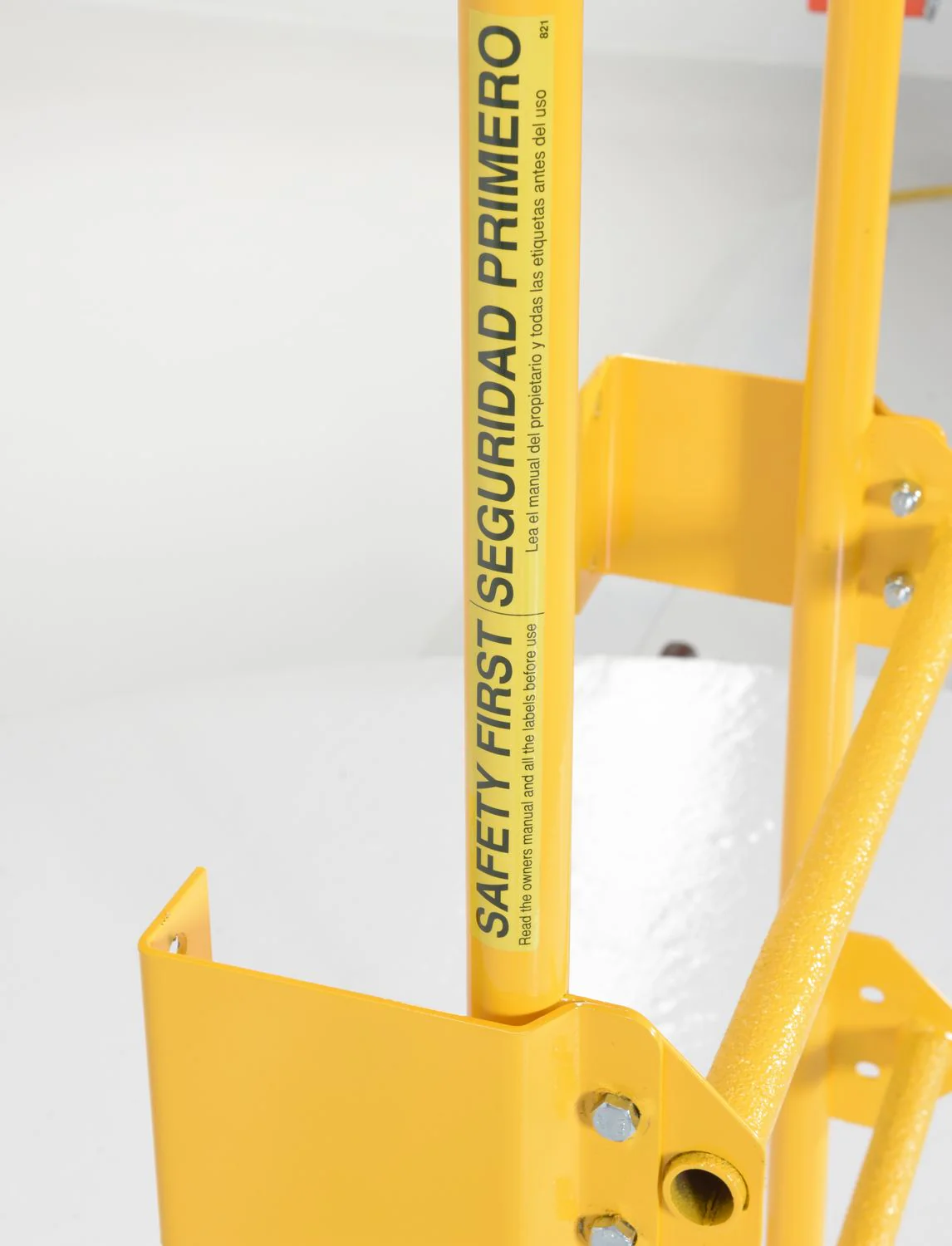 Vestil Manufacturing Corp Walk-Thru Style Dock Ladders - Image 4